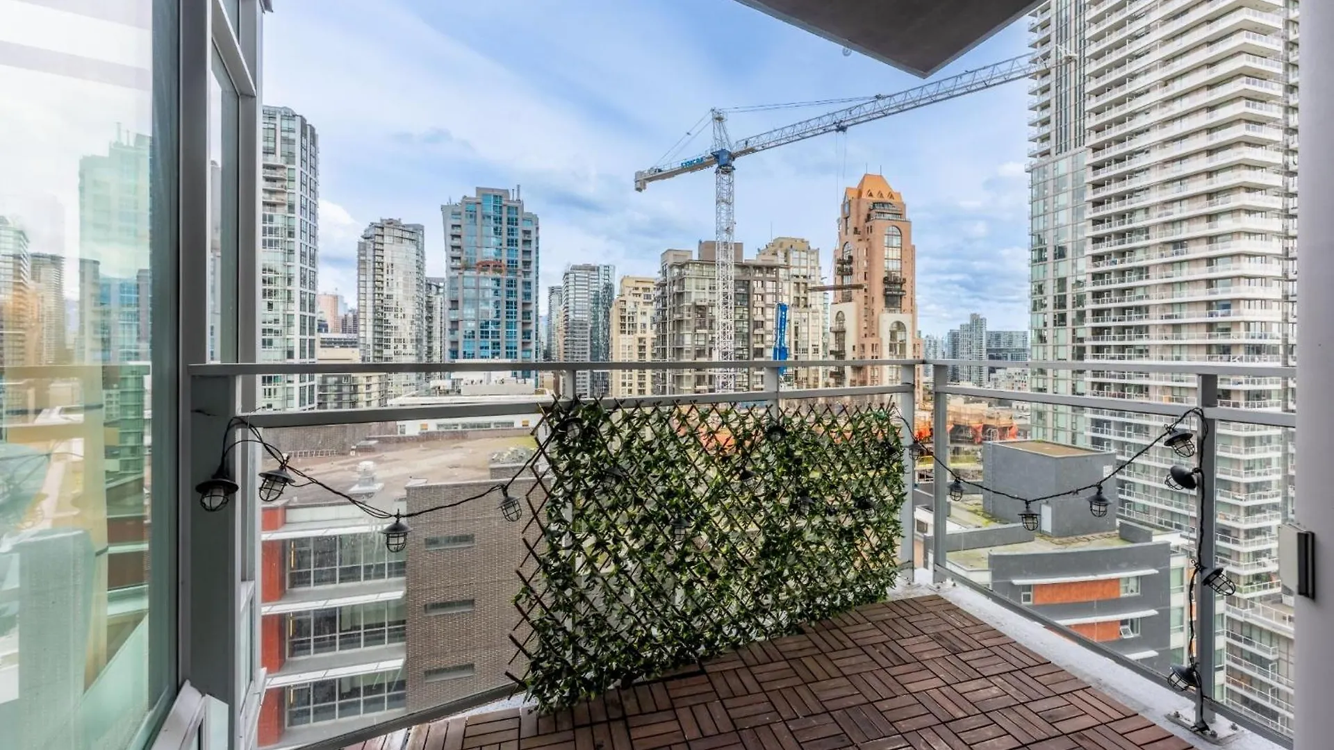 Designer 2Br Apartment Panoramic City Skyline Views Vancouver Canada